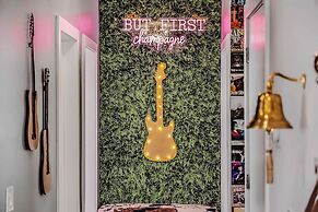 Nashville Vibes Rooftop Karaoke Fire Pit Downtown