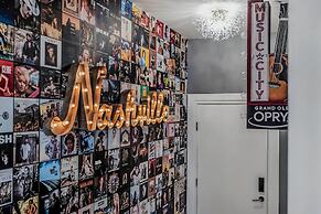 Nashville Vibes Rooftop Karaoke Fire Pit Downtown