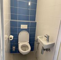 Huswell - Family-friendly Apartment in Nieuwpoort With Shared Summer P