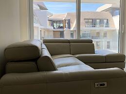 Huswell - Family-friendly Apartment in Nieuwpoort With Shared Summer P