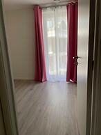 Huswell - Family-friendly Apartment in Nieuwpoort With Shared Summer P