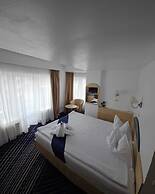 Briza Boutique Mamaia