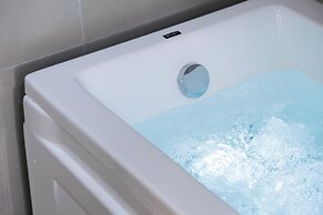 Villa Oasis in Nikiana - Sleep 6 - Pool - Hot Tub