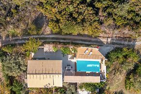 Villa Oasis in Nikiana - Sleep 6 - Pool - Hot Tub