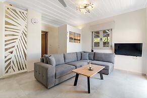 Villa Oasis in Nikiana - Sleep 6 - Pool - Hot Tub