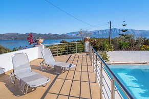 Villa Oasis in Nikiana - Sleep 6 - Pool - Hot Tub