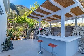 Villa Oasis in Nikiana - Sleep 6 - Pool - Hot Tub