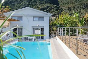 Villa Oasis in Nikiana - Sleep 6 - Pool - Hot Tub