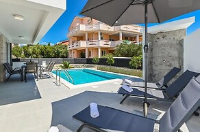 Smash B - Apartment with Private Pool