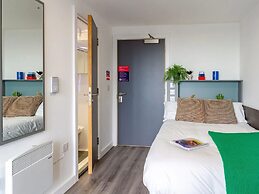 Student Only The Gate