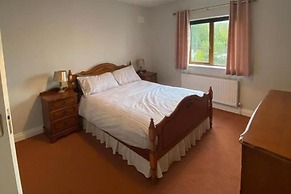 3 Bed-sleeps 5-garden-parking-pets