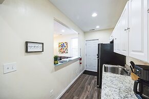 Cozy 2 Bedroom Getaway