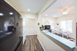 Cozy 2 Bedroom Getaway