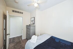 Cozy 2 Bedroom Getaway