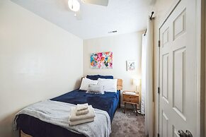 Cozy 2 Bedroom Getaway