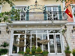 Lotus Home Cafe - Cable Car Station