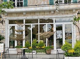 Lotus Home Cafe - Cable Car Station