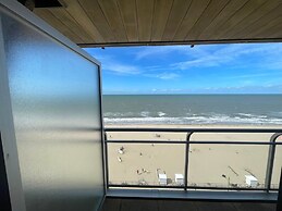 Cozy One-bedroom Apartment With sea View