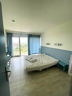 Cozy One-bedroom Apartment With sea View