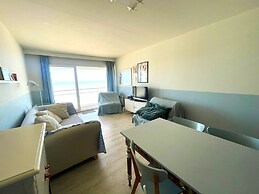 Cozy One-bedroom Apartment With sea View