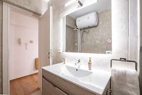Quiet Apartment With a Garden at Exarcheia