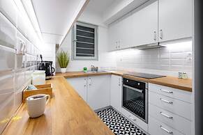 Quiet Apartment With a Garden at Exarcheia