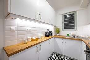 Quiet Apartment With a Garden at Exarcheia