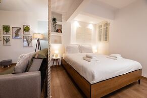 Quiet Apartment With a Garden at Exarcheia