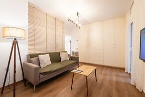 Quiet Apartment With a Garden at Exarcheia