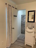 Central Bellevue Guesthouse Private Room