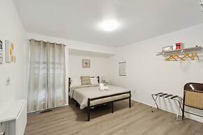 Central Bellevue Retreat Private Rooms