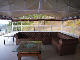 The Glass House Gethia