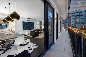 121 Hotel Floor 1 & 2 by Avantstay Sleeps 34, 10 Units in Nashville