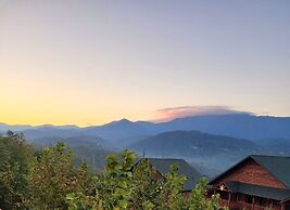 Smoky Mountain Resort Luxury Cabin
