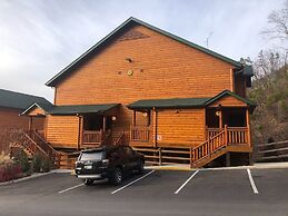 Smoky Mountain Resort Luxury Cabin