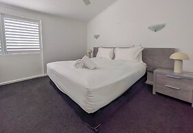 Noosa Parade Holiday Inn