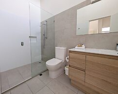 Noosa Parade Holiday Inn