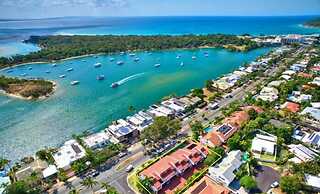 Noosa Parade Holiday Inn