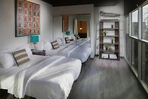 New Skyline Townhome on 6th