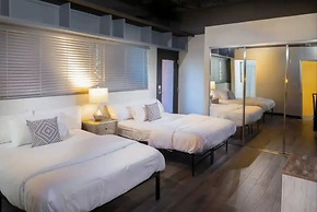 New Skyline Townhome on 6th