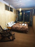 Sheenwoods Riverside Resort & Spa
