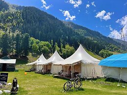 Sheenwoods Riverside Resort & Spa