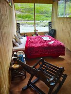 Sheenwoods Riverside Resort & Spa