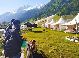 Sheenwoods Riverside Resort & Spa