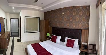 The Cedar Vatika Hotel & Restaurant