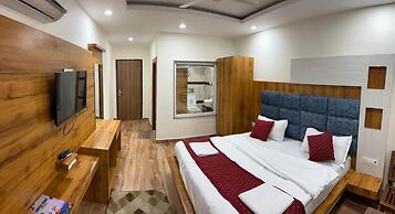 The Cedar Vatika Hotel & Restaurant