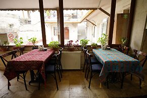 Glory Art Stone House