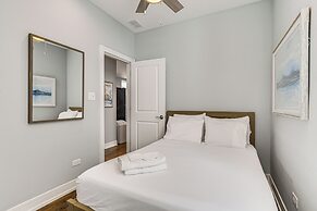Walk to Blue Line: Sleek Apartment in Bucktown!