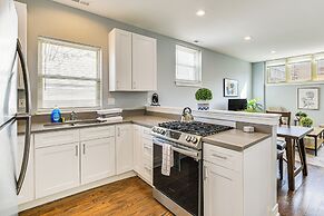 Walk to Blue Line: Sleek Apartment in Bucktown!