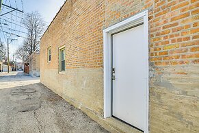 Walk to Blue Line: Sleek Apartment in Bucktown!